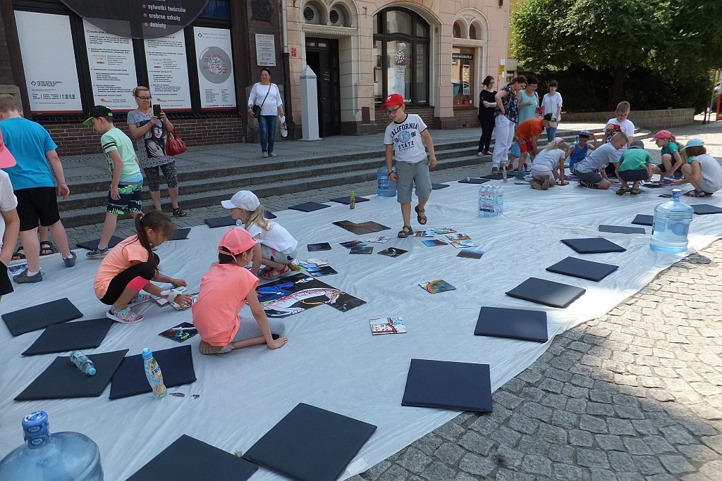„Artystyczne puzzle” powstawały na legnickim rynku