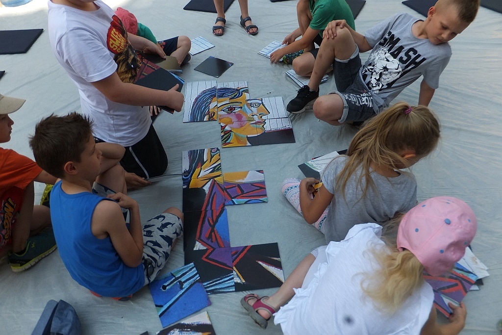 „Artystyczne puzzle” powstawały na legnickim rynku