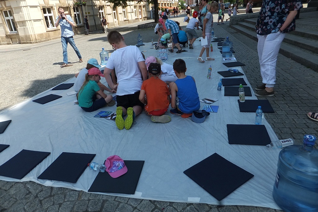 „Artystyczne puzzle” powstawały na legnickim rynku