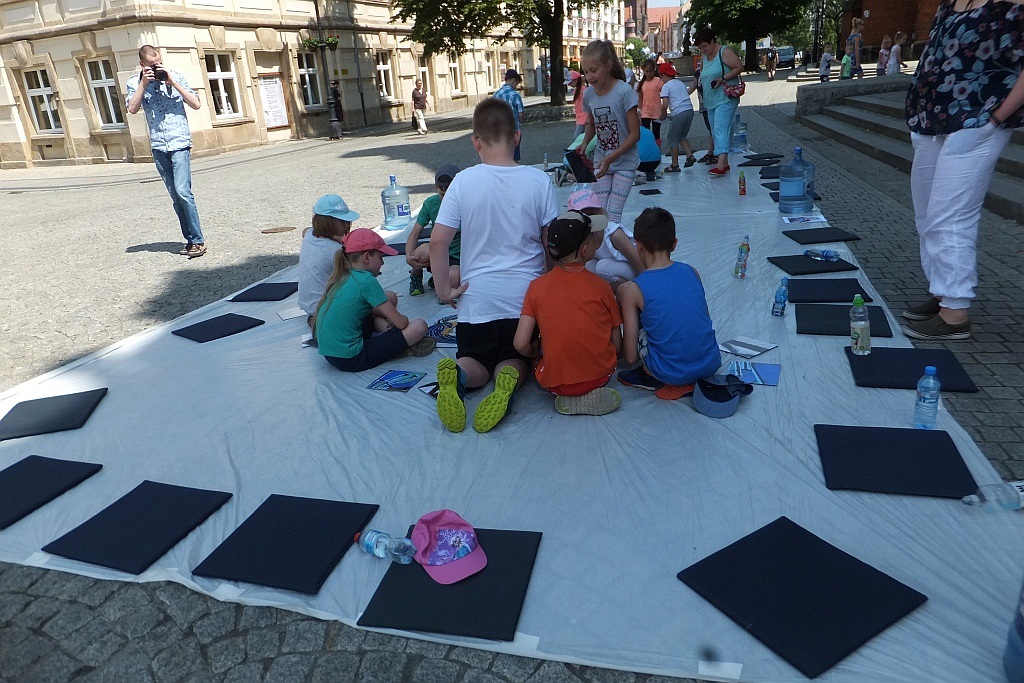 „Artystyczne puzzle” powstawały na legnickim rynku