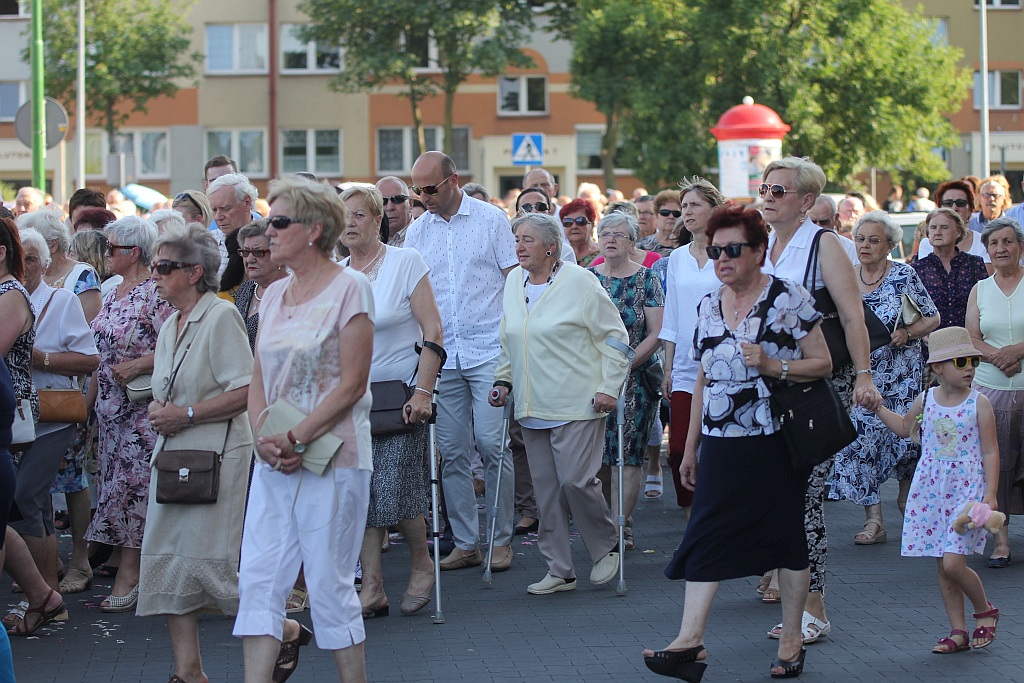 Procesja Bożego Ciała w parafii na osiedlu Kopernika