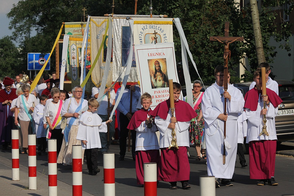 Procesja Bożego Ciała w parafii na osiedlu Kopernika