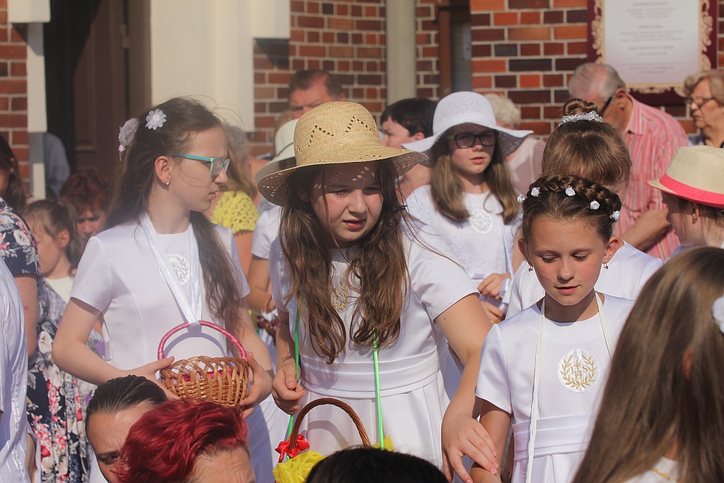 Procesja Bożego Ciała w parafii na osiedlu Kopernika