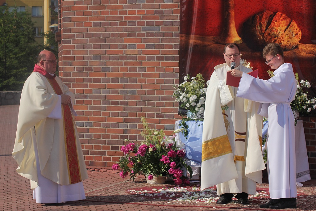 Procesja Bożego Ciała w parafii na osiedlu Kopernika