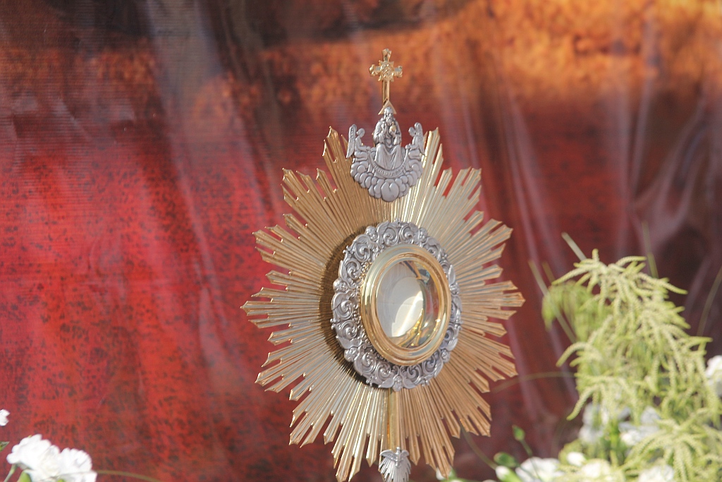 Procesja Bożego Ciała w parafii na osiedlu Kopernika