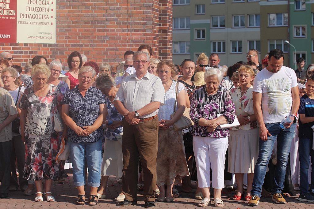 Procesja Bożego Ciała w parafii na osiedlu Kopernika