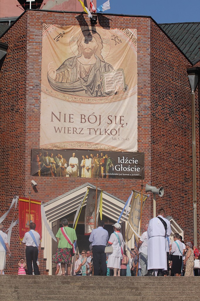 Procesja Bożego Ciała w parafii na osiedlu Kopernika