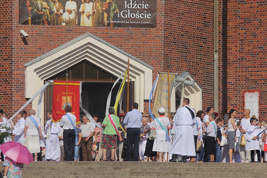 Procesja Bożego Ciała w parafii na osiedlu Kopernika