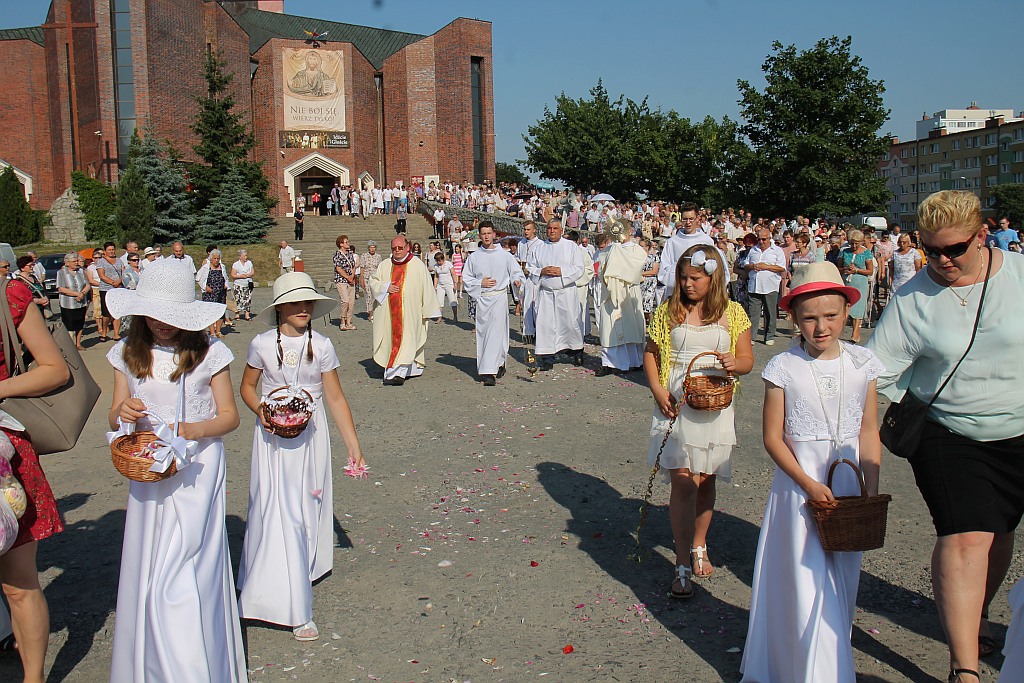 Procesja Bożego Ciała w parafii na osiedlu Kopernika
