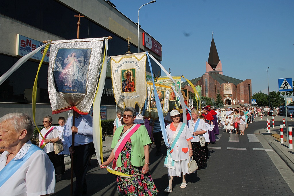 Procesja Bożego Ciała w parafii na osiedlu Kopernika