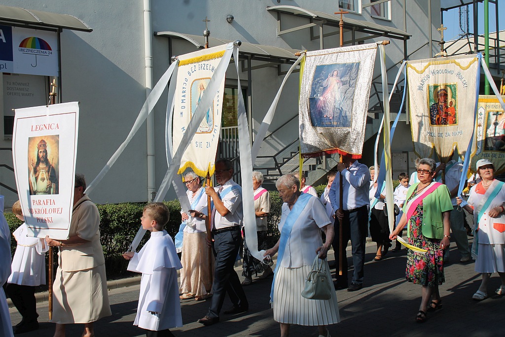 Procesja Bożego Ciała w parafii na osiedlu Kopernika