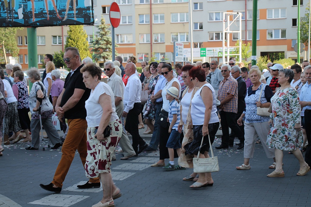 Procesja Bożego Ciała w parafii na osiedlu Kopernika