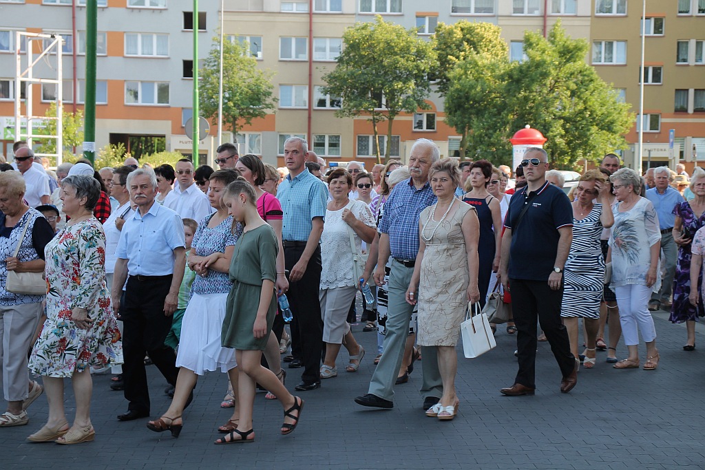 Procesja Bożego Ciała w parafii na osiedlu Kopernika
