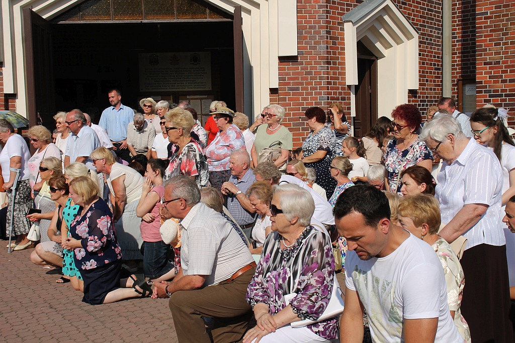 Procesja Bożego Ciała w parafii na osiedlu Kopernika