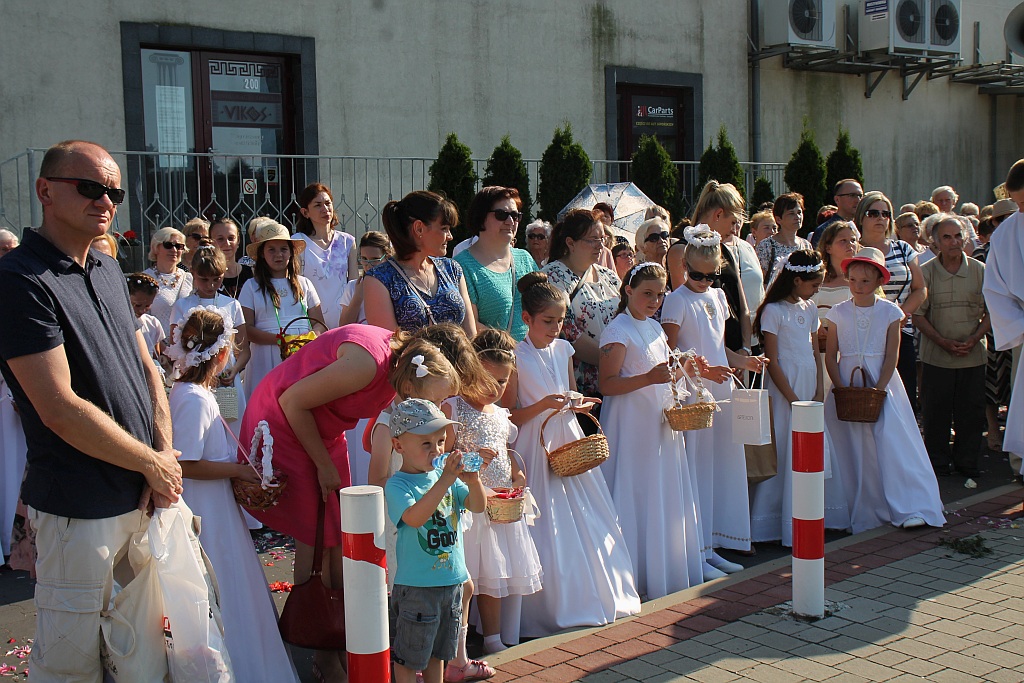 Procesja Bożego Ciała w parafii na osiedlu Kopernika