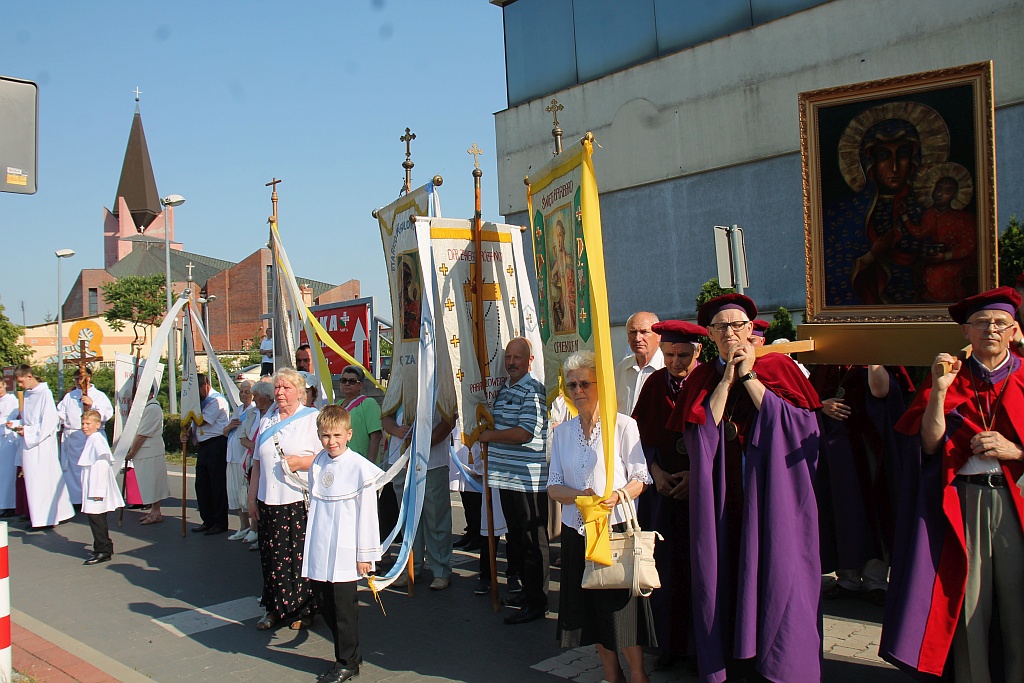 Procesja Bożego Ciała w parafii na osiedlu Kopernika