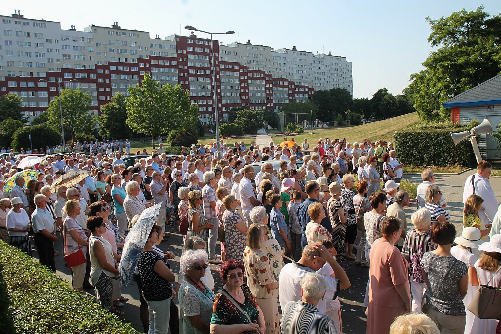 Procesja Bożego Ciała w parafii na osiedlu Kopernika