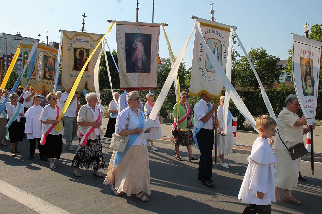 Procesja Bożego Ciała w parafii na osiedlu Kopernika