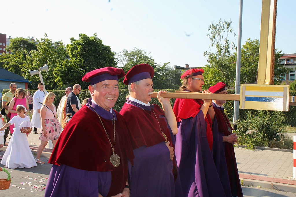 Procesja Bożego Ciała w parafii na osiedlu Kopernika