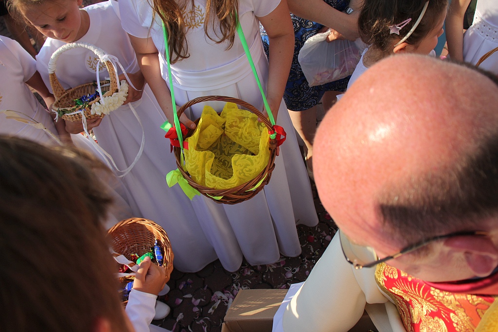 Procesja Bożego Ciała w parafii na osiedlu Kopernika