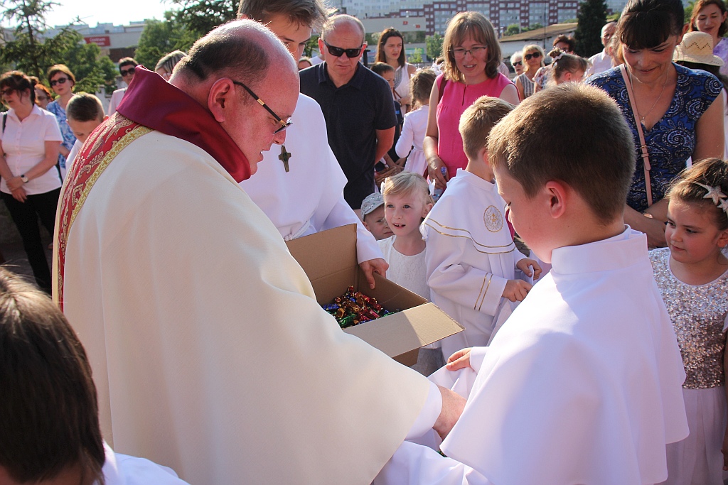 Procesja Bożego Ciała w parafii na osiedlu Kopernika