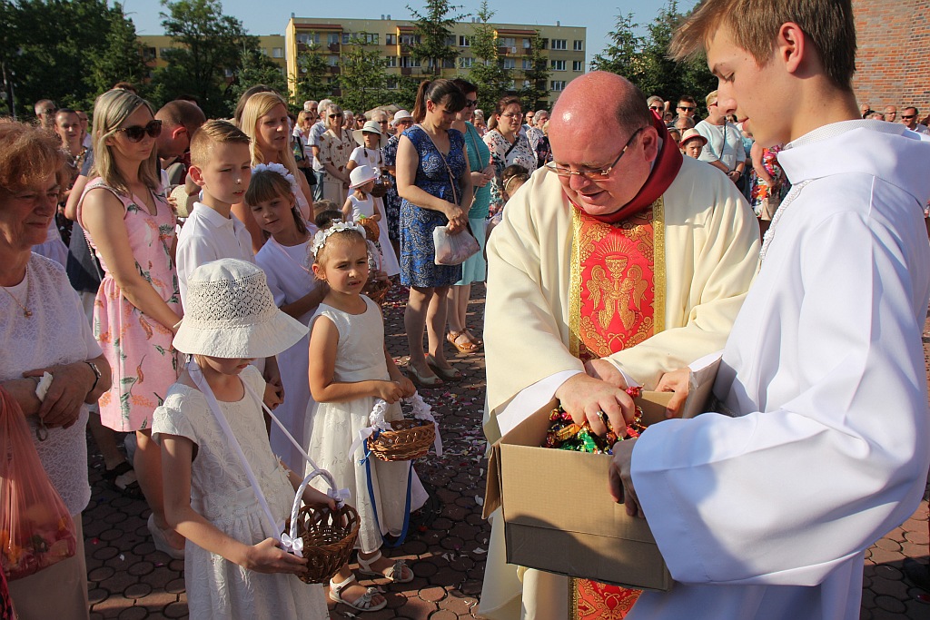 Procesja Bożego Ciała w parafii na osiedlu Kopernika