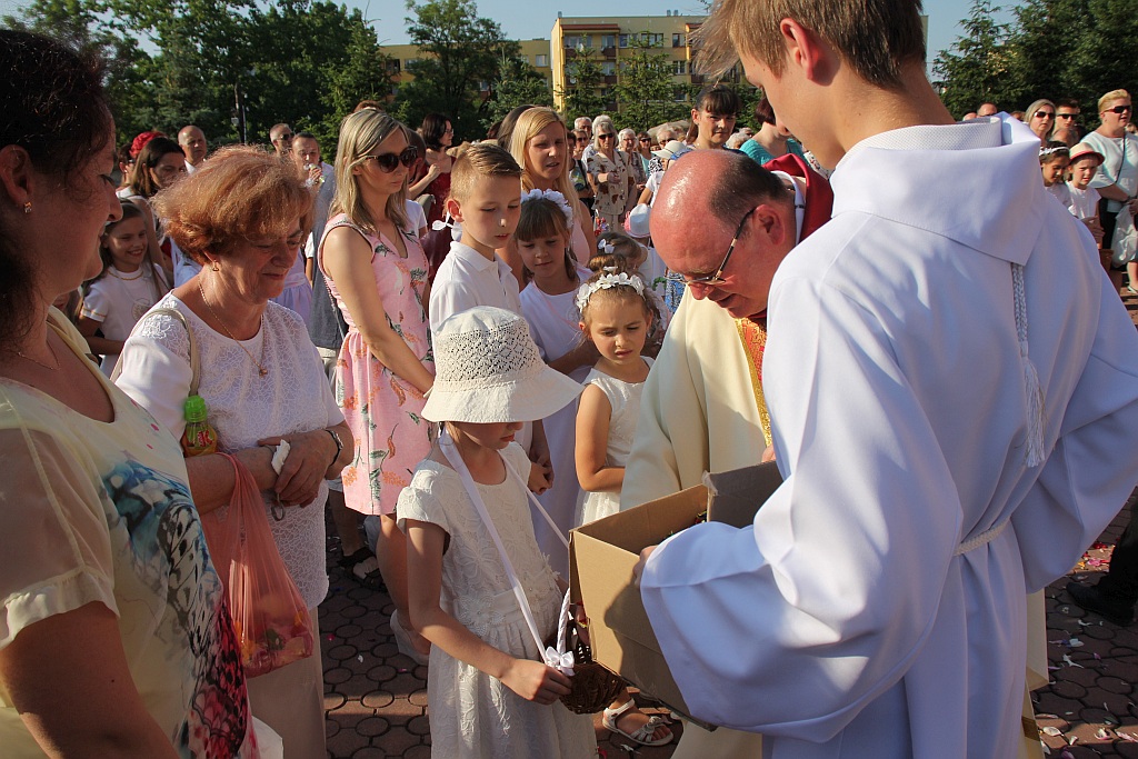 Procesja Bożego Ciała w parafii na osiedlu Kopernika