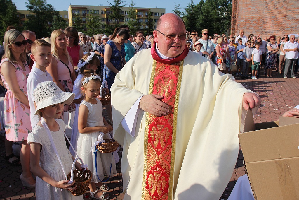 Procesja Bożego Ciała w parafii na osiedlu Kopernika