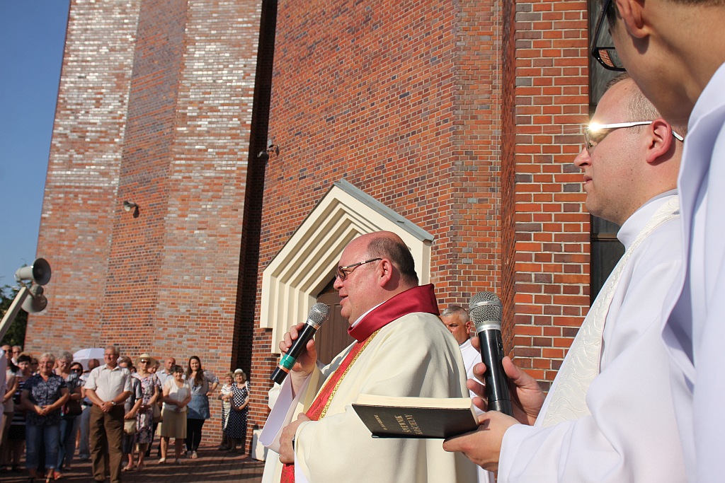 Procesja Bożego Ciała w parafii na osiedlu Kopernika