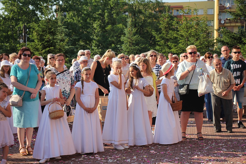 Procesja Bożego Ciała w parafii na osiedlu Kopernika