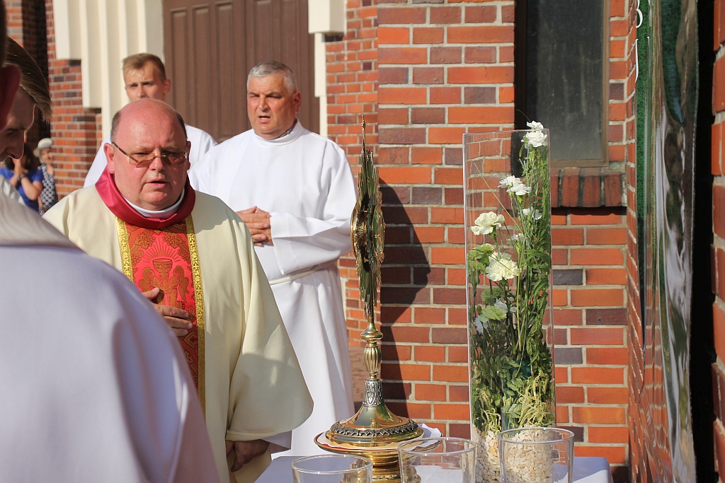 Procesja Bożego Ciała w parafii na osiedlu Kopernika