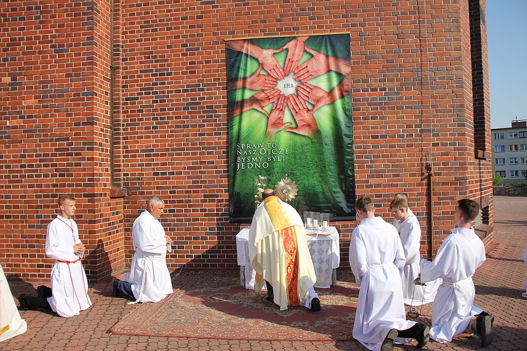 Procesja Bożego Ciała w parafii na osiedlu Kopernika
