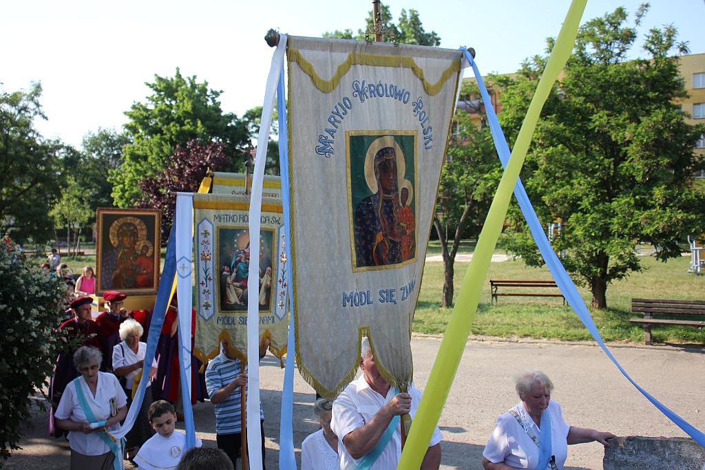 Procesja Bożego Ciała w parafii na osiedlu Kopernika