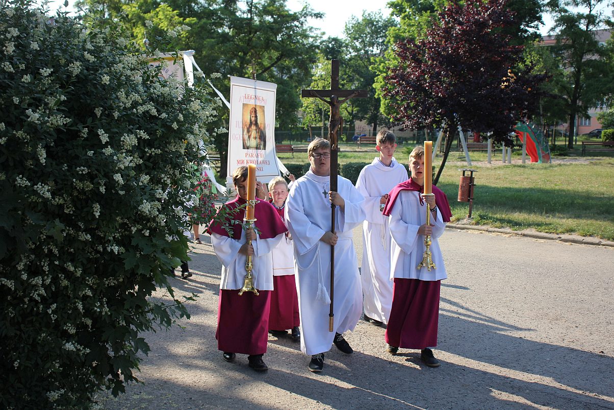 Procesja Bożego Ciała w parafii na osiedlu Kopernika
