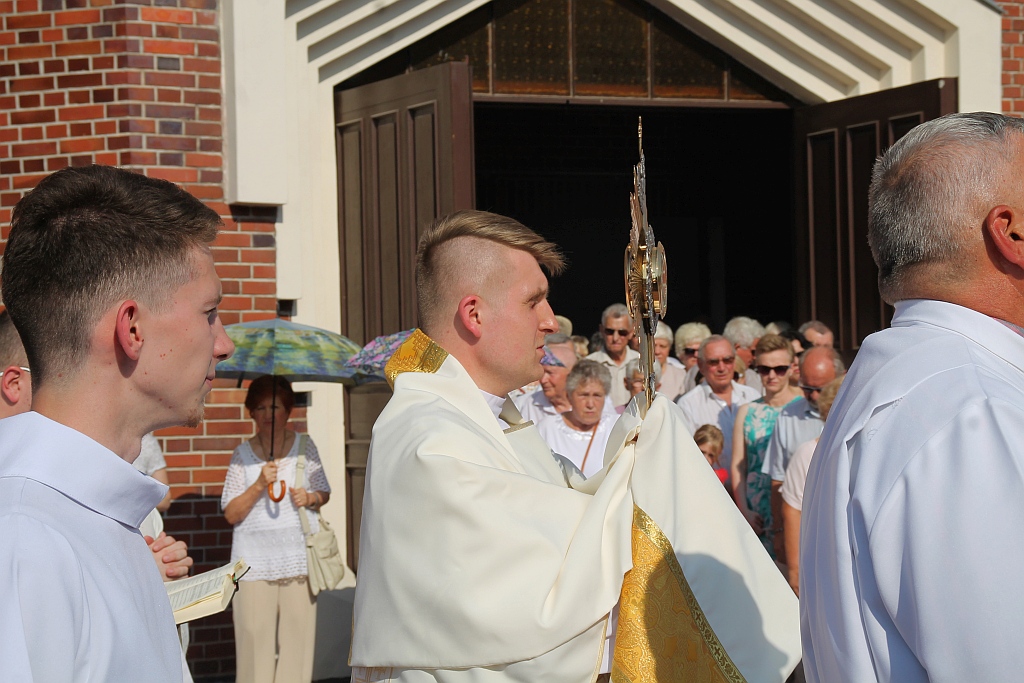 Procesja Bożego Ciała w parafii na osiedlu Kopernika