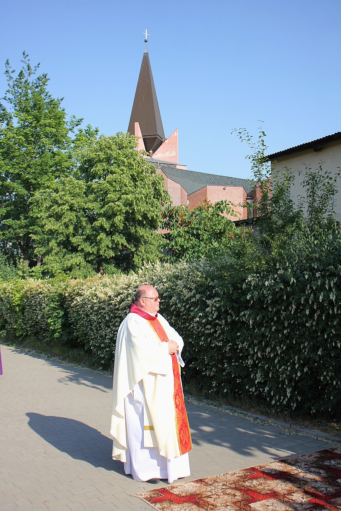 Procesja Bożego Ciała w parafii na osiedlu Kopernika