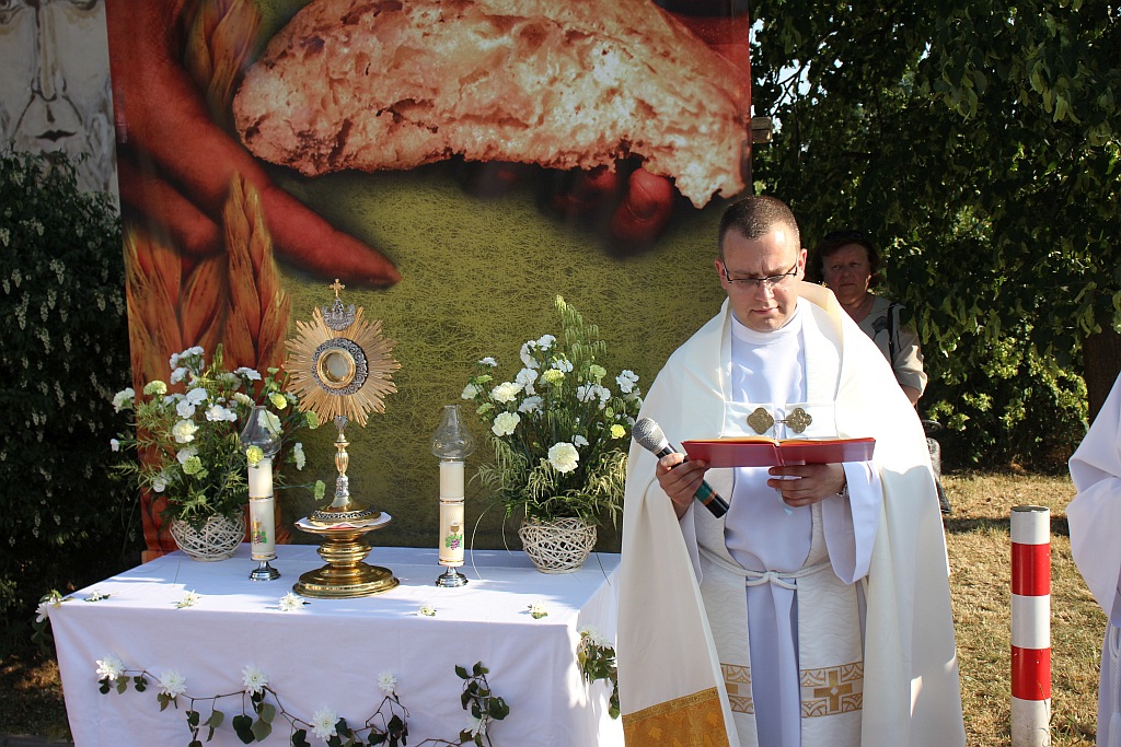 Procesja Bożego Ciała w parafii na osiedlu Kopernika