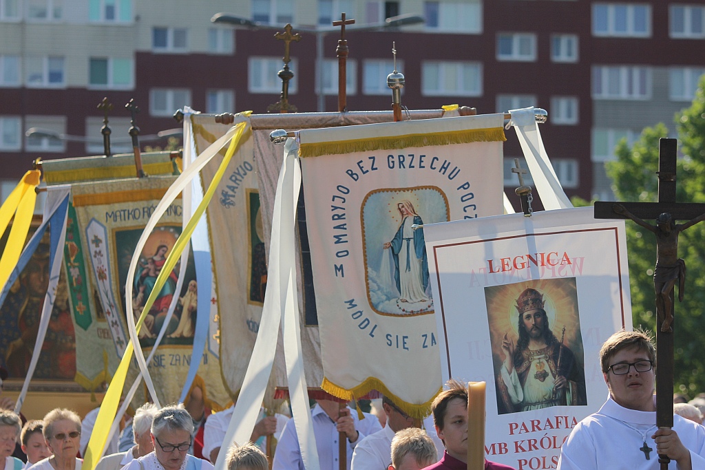 Procesja Bożego Ciała w parafii na osiedlu Kopernika