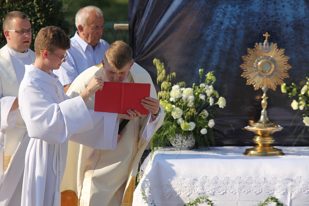 Procesja Bożego Ciała w parafii na osiedlu Kopernika