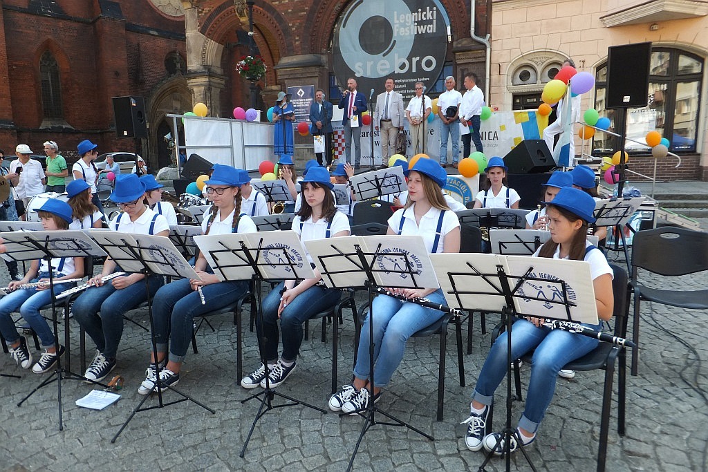 Tłumy dzieci opanowały w piątek legnicki rynek