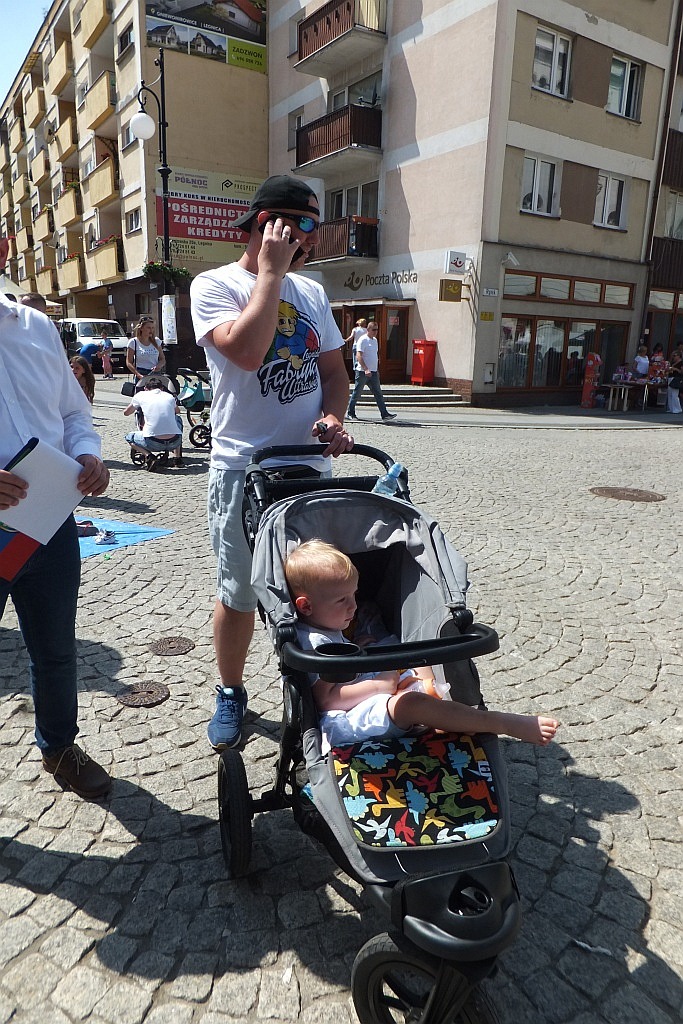 Tłumy dzieci opanowały w piątek legnicki rynek