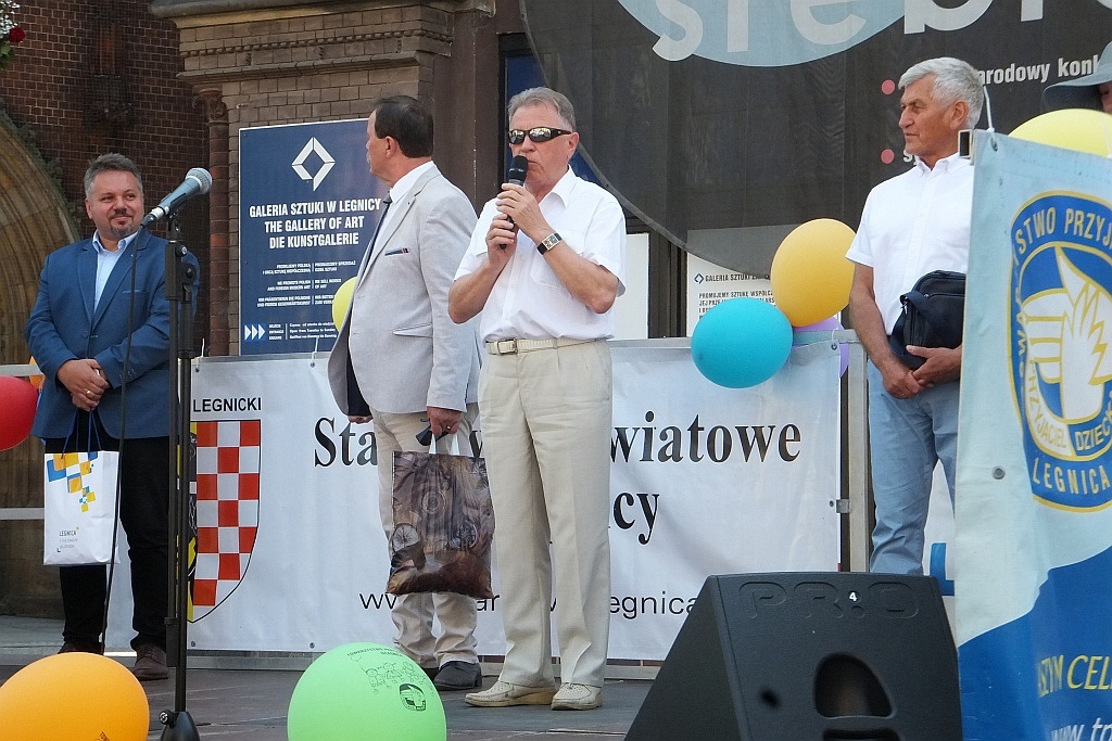 Tłumy dzieci opanowały w piątek legnicki rynek
