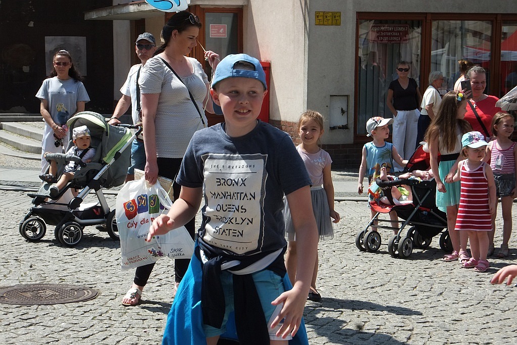 Tłumy dzieci opanowały w piątek legnicki rynek