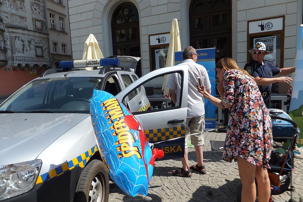 Tłumy dzieci opanowały w piątek legnicki rynek