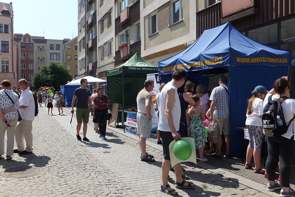 Tłumy dzieci opanowały w piątek legnicki rynek