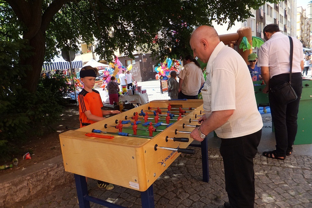 Tłumy dzieci opanowały w piątek legnicki rynek