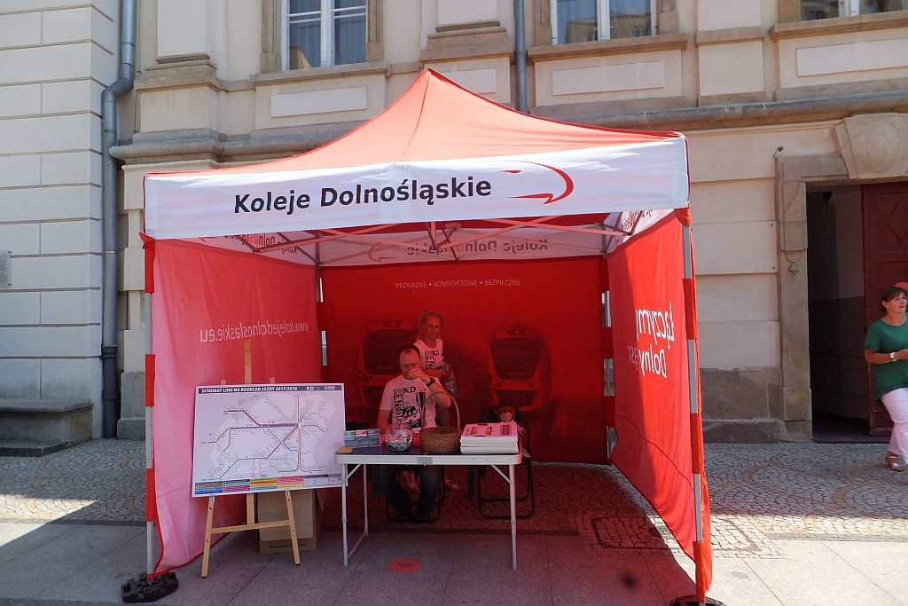 Tłumy dzieci opanowały w piątek legnicki rynek