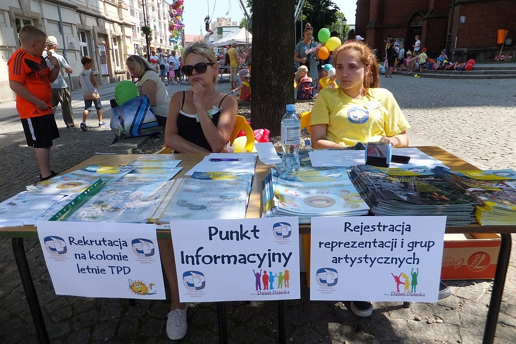 Tłumy dzieci opanowały w piątek legnicki rynek
