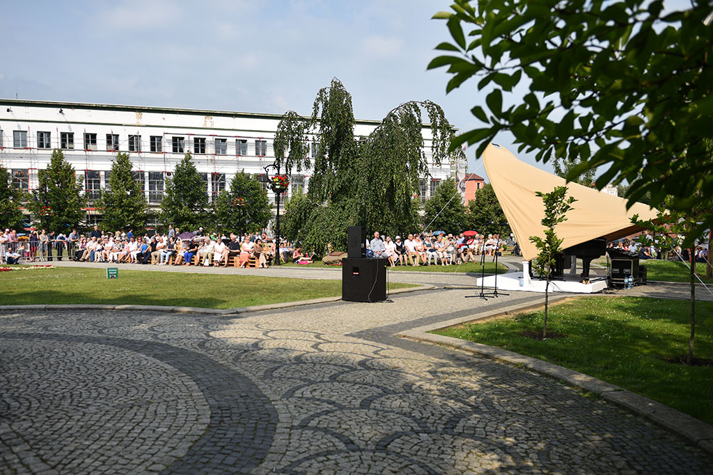 Plenerowy koncert Posłuchajcie Chopina. Wspaniała uczta muzyczna