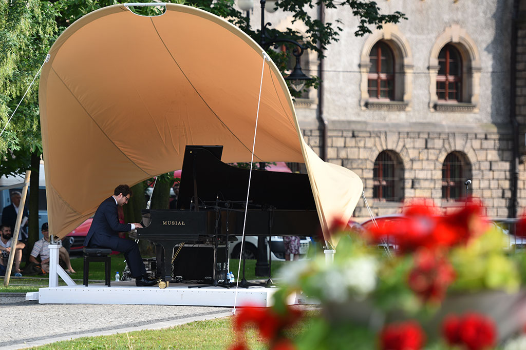 Plenerowy koncert Posłuchajcie Chopina. Wspaniała uczta muzyczna